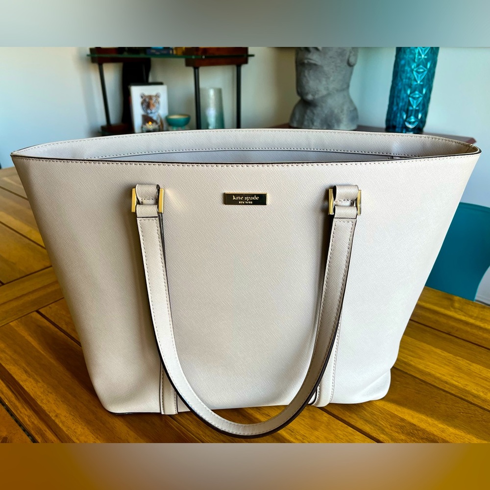 Large gray Kate spade purse / tote / weekender. Zips shut.
